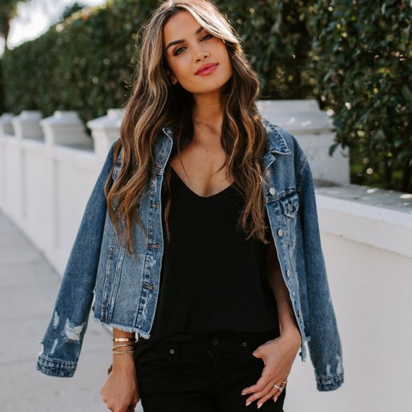 PRICE DROP 🔥HP! Leah Classic Denim Jacket with Raw Hem - Picture 4 of 11